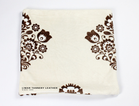 Poszewka minky-polar czekoladowe kwiaty na kremowym tle