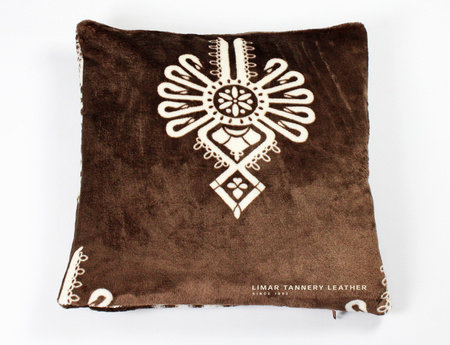 Poszewka minky-polar kremowa parzenica na czekoladowym tle