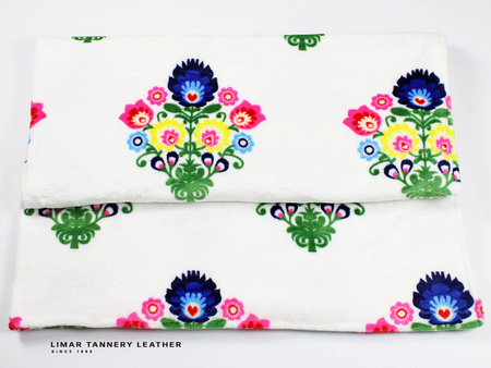 Koc MINKY POLAR kolorowe kwiaty na białym tle