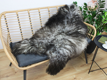 Skóra owcza WIECZORNY SEKRET ISLAND KRĘCONY WŁOS is01