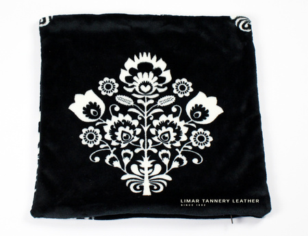 Poszewka minky-polar Białe kwiaty na czarnym tle