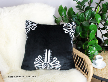 Poszewka minky-polar biała parzenica na czarnym tle