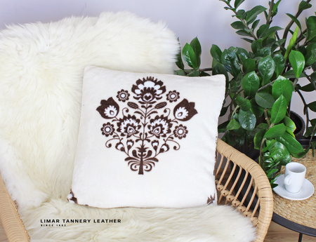 Poszewka minky-polar czekoladowe kwiaty na kremowym tle