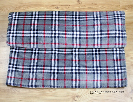 Koc MINKY POLAR kratka na szarym tle 150x200cm