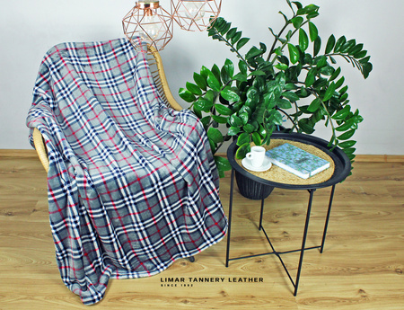 Koc MINKY POLAR kratka na szarym tle 150x200cm