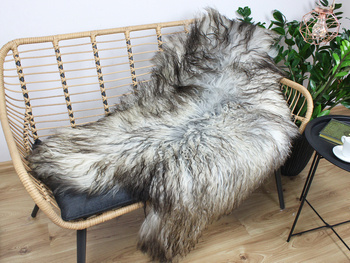 Skóra owcza CIEŃ KSIĘZYCA ISLAND KRĘCONY WŁOS is13