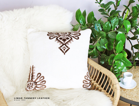 Poszewka minky-polar czekoladowe parzenice na kremowym tle