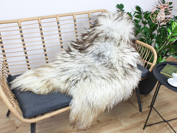 Skóra owcza GRECKA DZIEWCZYNA ISLAND KRĘCONY WŁOS is04