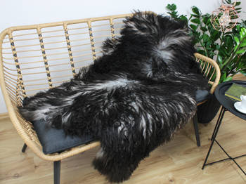 Skóra owcza CIEMNY CHARAKTER ISLAND KRĘCONY WŁOS is07