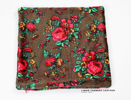 Poszewka minky-polar róże na brązowym tle