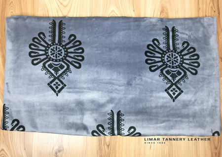 Koc MINKY POLAR czarna parzenica na szarym tle