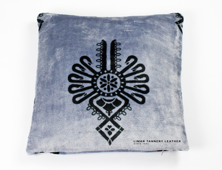 Poszewka minky-polar czarna parzenica na szarym tle