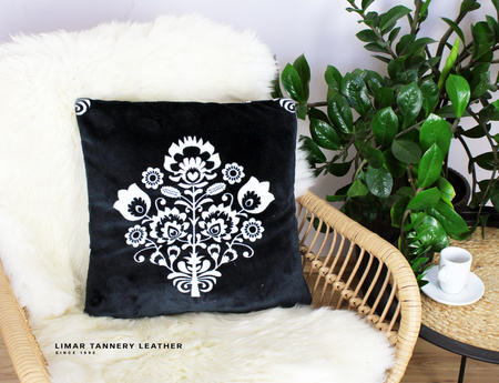 Poszewka minky-polar Białe kwiaty na czarnym tle