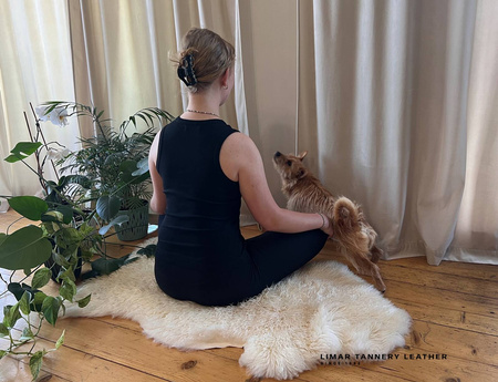 Oryginalna Skóra Owcza do Medytacji z kręconym włosem