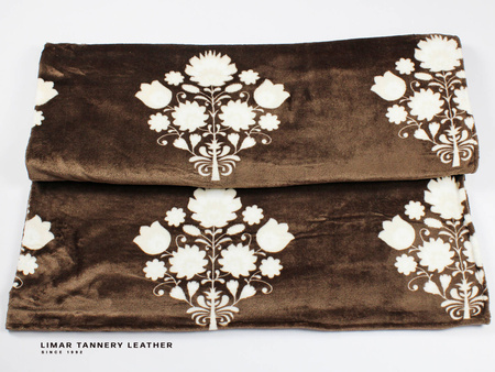 Koc MINKY POLAR białe kwiaty na brązowym tle