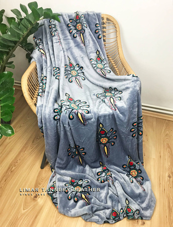 Koc MINKY POLAR kolorowa parzenica na szarym tle