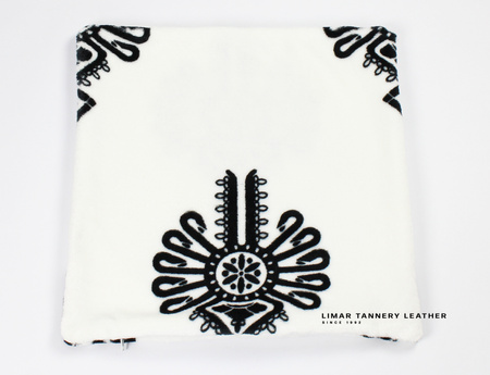 Poszewka minky-polar czarna parzenica na białym tle