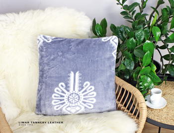 Poszewka minky-polar biała parzenica na szarym tle