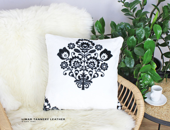 Poszewka minky-polar czarne kwiaty na białym tle