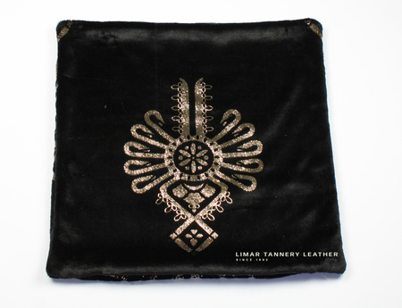 Poszewka minky-polar złota parzenica na czarnym tle