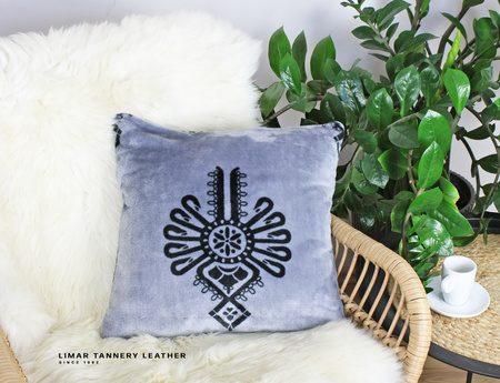 Poszewka minky-polar czarna parzenica na szarym tle