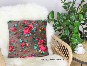 Poszewka minky-polar róże na brązowym tle