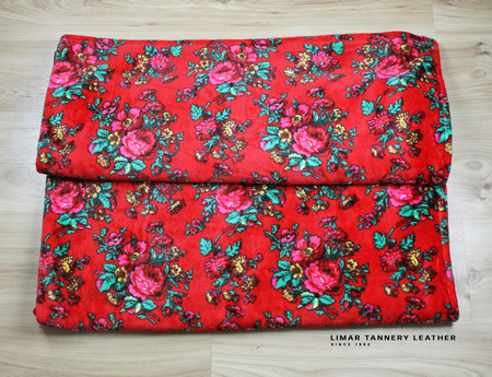 Koc MINKY POLAR róże na czerwonym tle