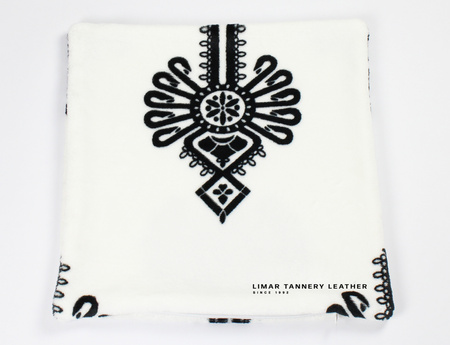 Poszewka minky-polar czarna parzenica na białym tle