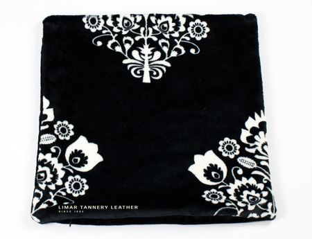 Poszewka minky-polar Białe kwiaty na czarnym tle