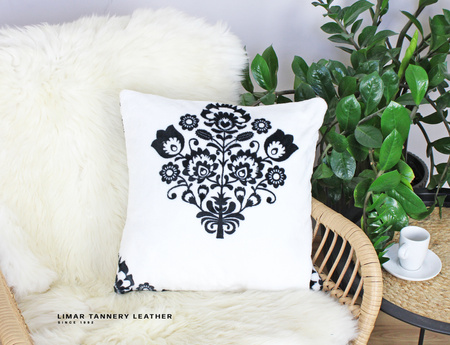 Poszewka minky-polar czarne kwiaty na białym tle